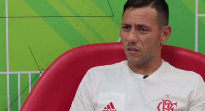 Diego Alves revela que jogou contra Diego, seu companheiro de Fla, na infância