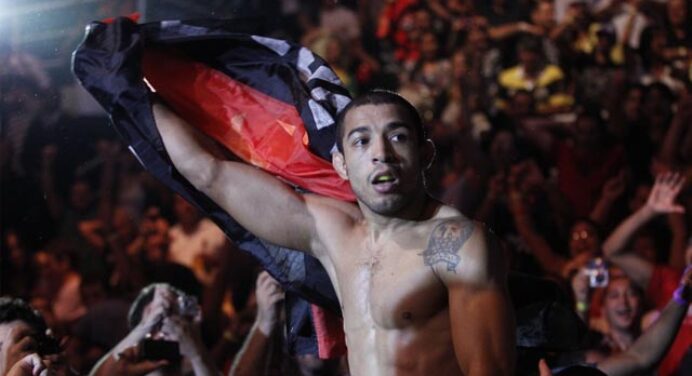 José Aldo dá uma pausa nos treinos e escala o time do Flamengo