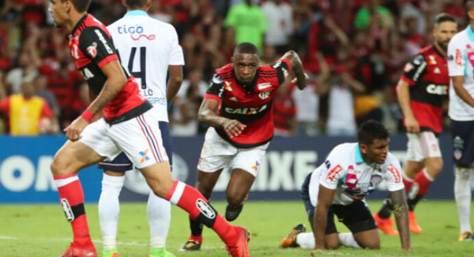 ‘Manja’ dos memes? Juan agradece à torcida por brincadeiras sobre ‘jogar de terno’
