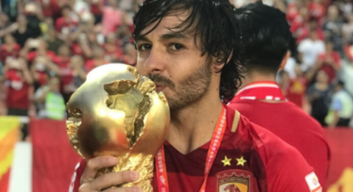 Comentarista garante contato do Flamengo por Ricardo Goulart: “Já ligou pra ele”