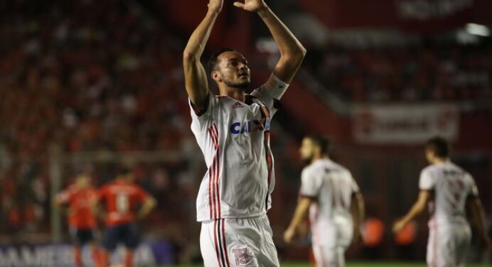Autor do gol, Réver aposta na força da torcida no Maracanã