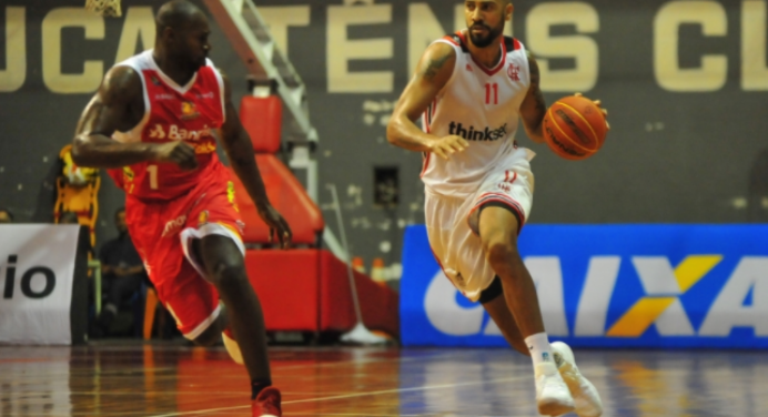 Em grande jogo coletivo, FlaBasquete vence o Caxias do Sul no Tijuca
