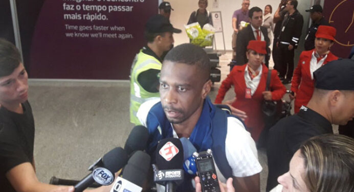 Flamengo chega ao Rio e jogadores ganham folga após mais de um mês
