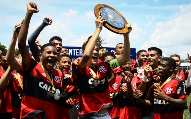 Comemora, garotada!!! Sub-15 goleia Internacional na final e fecha ano de ouro com título da BH Cup