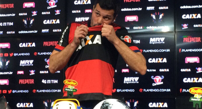 Julio Cesar pede desculpas à torcida e garante que retorna feliz e com vontade de ser campeão