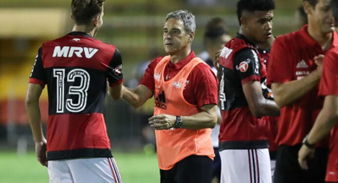Carpegiani lamenta jogo sem torcida na Libertadores: “Perdemos um jogador”