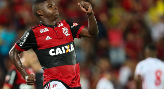 Lincoln renova contrato que garante vínculo até 2023