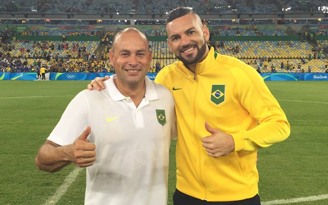 Victor Hugo se despede do Fla e clube contrata preparador de goleiros campeão olímpico