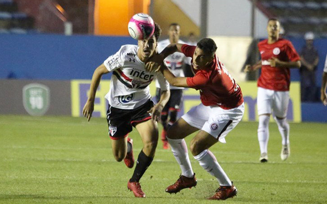 São Paulo bate o Internacional nos pênaltis e é adversário do Fla na final da Copinha