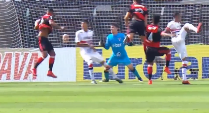 Vídeo: Em excelente escanteio cobrado por Pepê, Wendel sobe e marca para o Fla