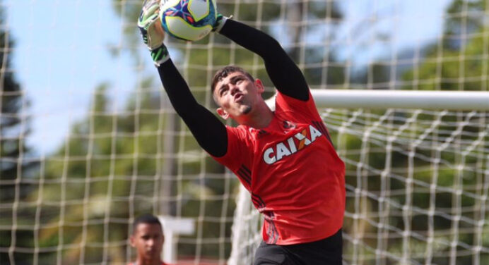 Uol: ” ‘Não’ de rival, irmão goleiro e brilho improvável: Yago vive sonho no Fla.”