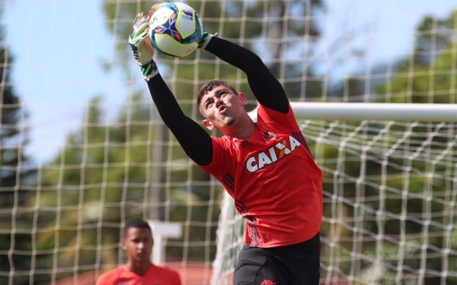 Uol: ” ‘Não’ de rival, irmão goleiro e brilho improvável: Yago vive sonho no Fla.”