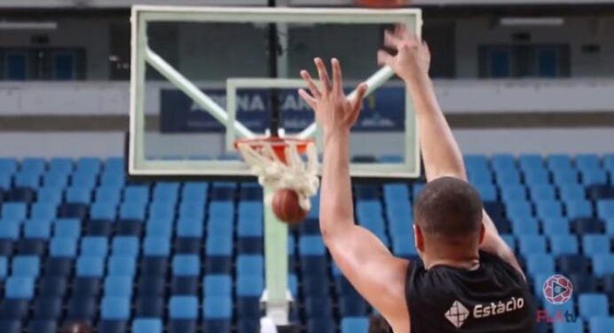 FLA TV: FlaBasquete faz último treino antes do clássico