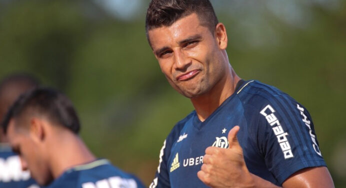 Destaque em jogo-treino, Ederson busca nova chance no Fla
