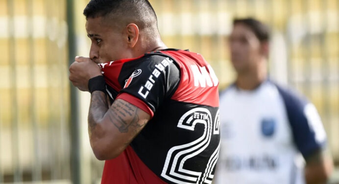 Gol do Mengão! Everton domina de costas e gira bonito para colocar o Fla na frente