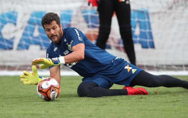 Julio Cesar treina no Ninho e expectativa é que o veterano faça sua estreia no Fla contra Boavista