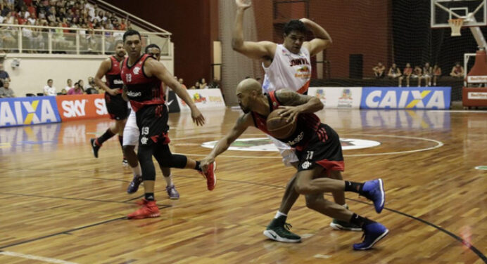 Flamengo volta a vencer no NBB e dorme na liderança