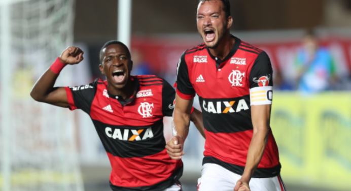 Réver fala sobre Vinicius Jr. e analisa disputa por vaga no elenco