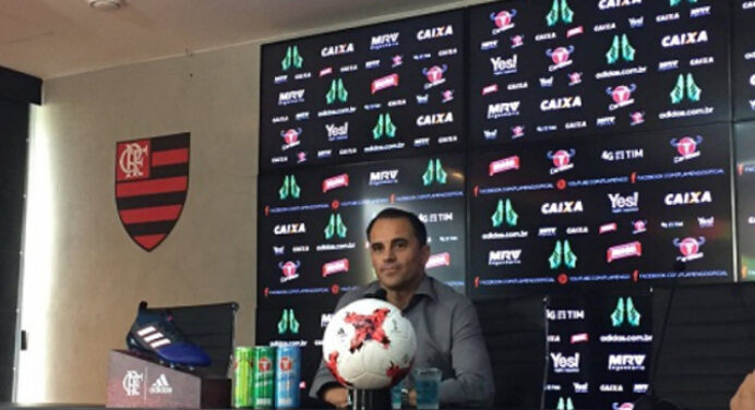 Caetano fala de sondagem por Abel, estratégia do Fla no mercado e Henrique Dourado