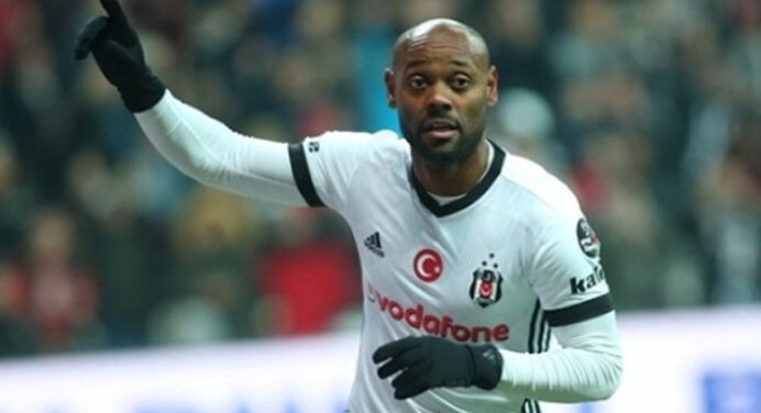 Segundo rádio, Fla inicia conversas para retorno de Vagner Love