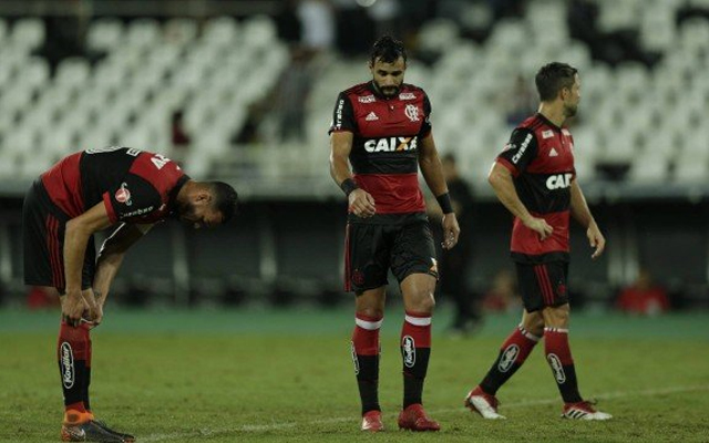 Enquanto jovens mostram brilhantismo, medalhões oscilam e recebem críticas