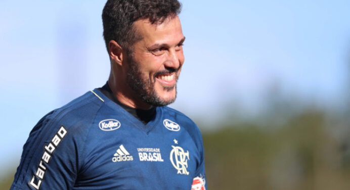 Assessoria de imprensa confirma tentativa do Fla por renovação com Julio Cesar