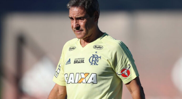 Carpegiani modifica jogadores de posição para o Fla não ficar previsível