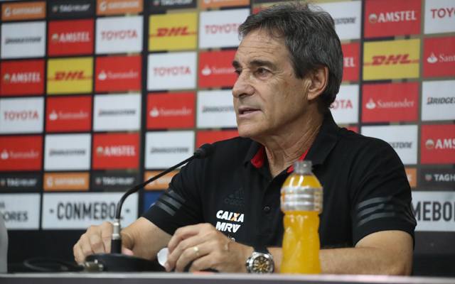 Carpegiani justifica substituição de Pará e explica não entrada de Vinicius Jr