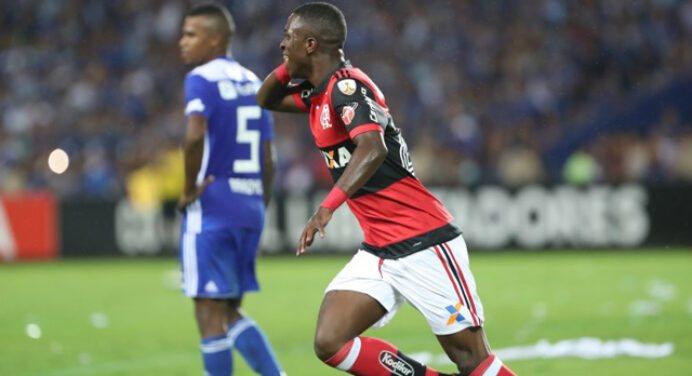 Números jogam contra Éverton Ribeiro, enquanto Vinicius Jr pede passagem no time titular