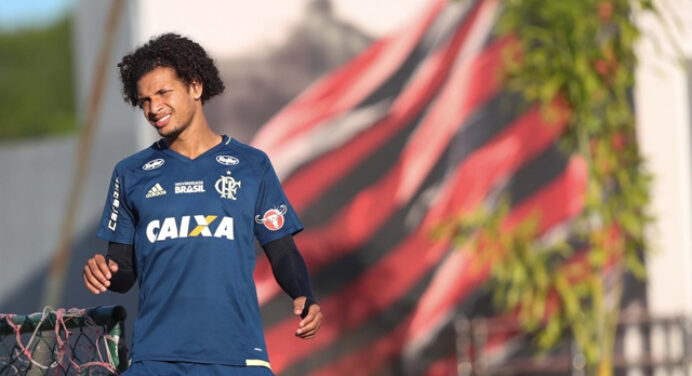 Sem Arão, Flamengo divulga lista de relacionados para jogo decisivo contra o Emelec
