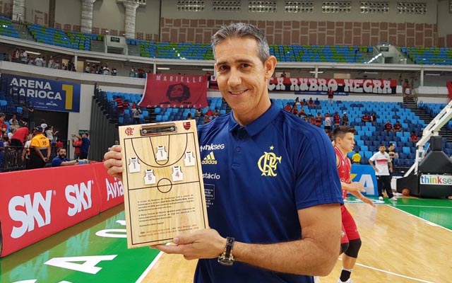 José Neto não é mais técnico do FlaBasquete