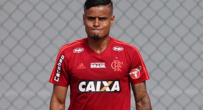 São Paulo define data para concluir contratação de Éverton