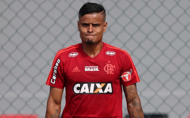 Com negócio avançado para ir ao São Paulo, Everton realiza treino no Fla