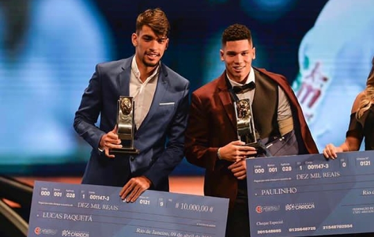 Em noite de premiação, Paquetá publica foto com Paulinho