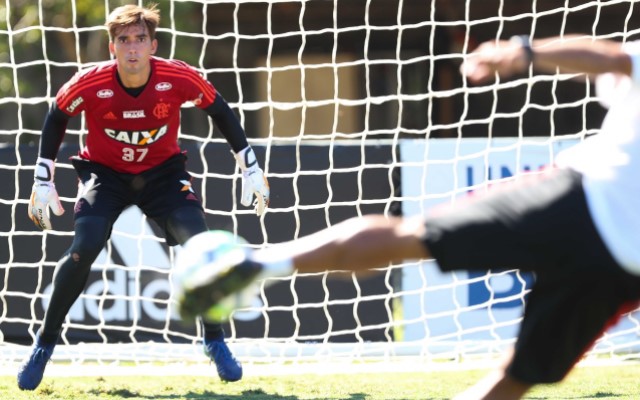 Voltando à titularidade? César faz treino intensivo de velocidade no Ninho