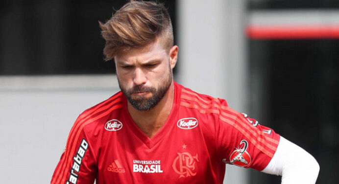 Jornalista afirma que não há o menor cabimento que Diego seja convocado para Copa do Mundo