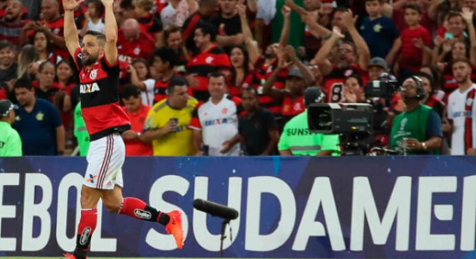 Lance!: “Do ‘AeroFla’ à cobrança no embarque: Diego vai do ‘céu ao inferno’ na Gávea”