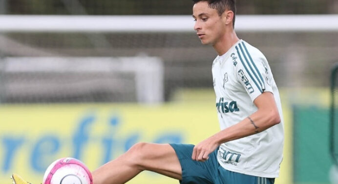 Comentaristas listam laterais disponíveis para o Fla e jogador do Palmeiras é sugerido