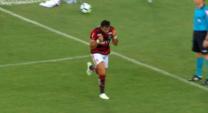Gol do Mengão! Vinicius cruza bem e Henrique Dourado abre o placar pro Fla