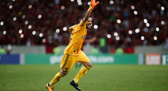 Drible de Corpo: “Foi o maior prazer vê-lo brilhar: sobre a noite em que o goleiro Julio Cesar pendurou as luvas”