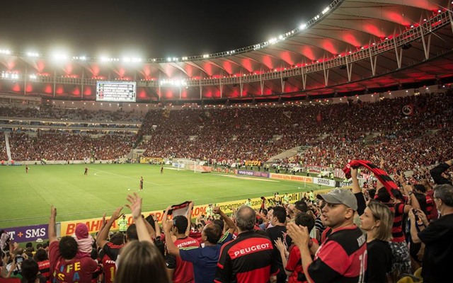 Torcida do Fla planeja cerca de 50 bandeirões, 30 instrumentos e bandeirolas em treino aberto