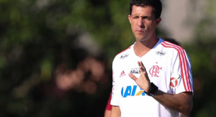 Ex-auxiliar de Barbieri afirma que interino tem o mesmo estilo de Zé Ricardo, técnico do Vasco