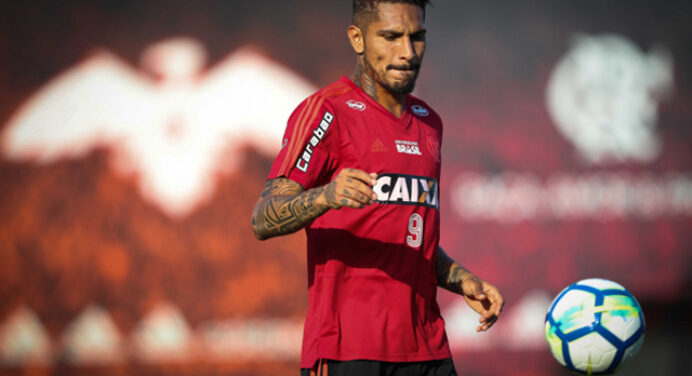 Guerrero deseja renovar contrato por três anos, mas desgaste com o Fla trava negócio