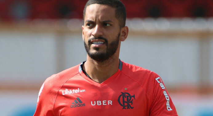 Mauro Cezar contesta permanência e custo de Rômulo para o Flamengo