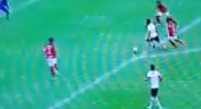 Diego marca mais um golaço no amistoso contra o Atlético-GO; veja a pintura