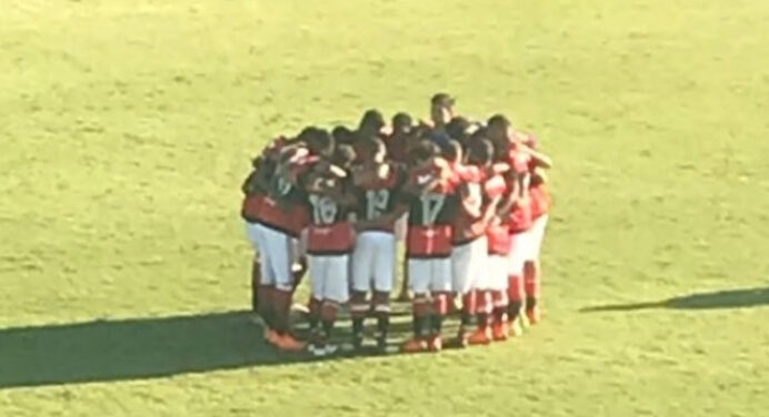 Flamengo: “Sub-15 faz bonito e se classifica para as semifinais da Nike Premier Cup”