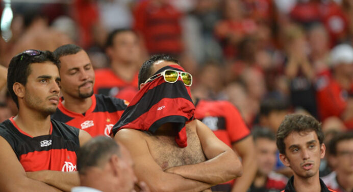 Comentarista desabafa sobre falta de apoio de torcedores: “Ou você apoia o Flamengo, ou é fã de jogador”