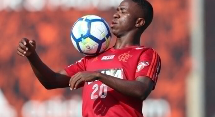 Vinicius Júnior confirma que deve fazer pré-temporada no Real Madrid