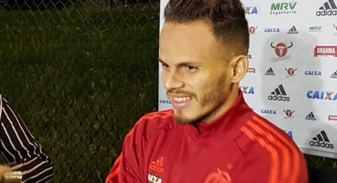 Renê vai bem na defesa, dá duas assistências e se sobressai: veja as notas da partida