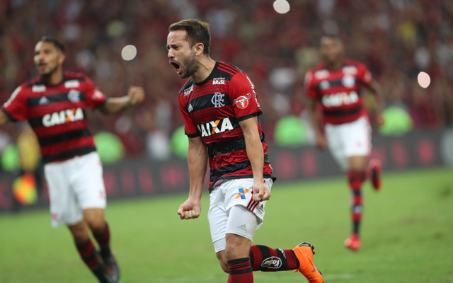 É o gigante Flamengo: jogadores citam música da torcida antes de jogo no Maracanã